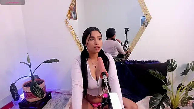 KhateAndersson online show from April 2026 06:25:02 PM