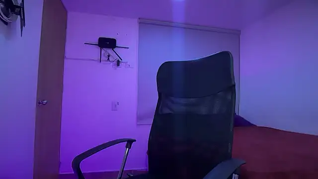 Toy boy777 online show from February 2026 02:33:01 AM