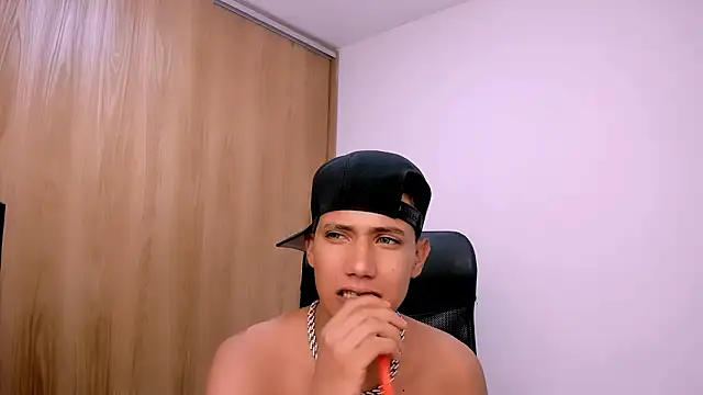 Toy boy777 online show from February 2026 08:03:01 AM