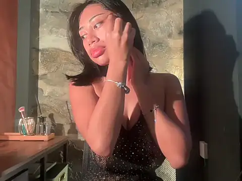 Snapshot of LittleHermes chatting on October 2025 02:34:02 AM LittleHermes online show from October 2025 02:34:02 AM