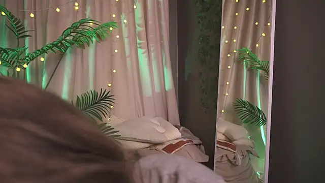 Snapshot of Sense_Of_Rosemary chatting on December 2025 05:32:01 AM Sense Of Rosemary online show from December 2025 05:32:01 AM