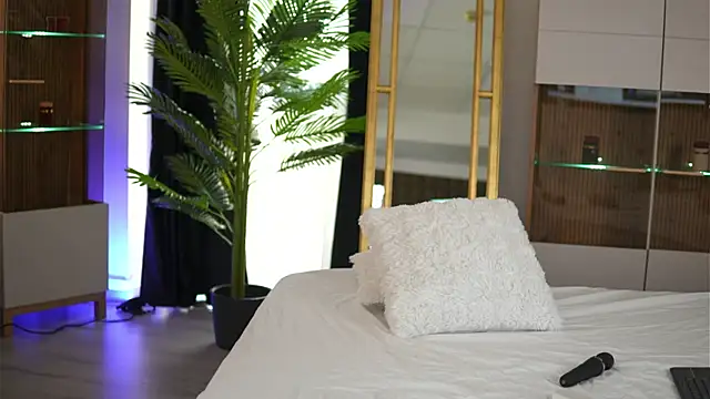 ZenyaNoir online show from April 2026 08:54:01 AM