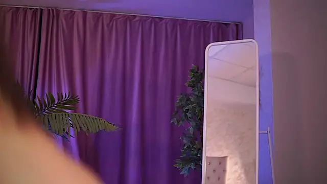 Snapshot of ZenyaNoir chatting on December 2025 07:57:02 PM ZenyaNoir online show from December 2025 07:57:02 PM