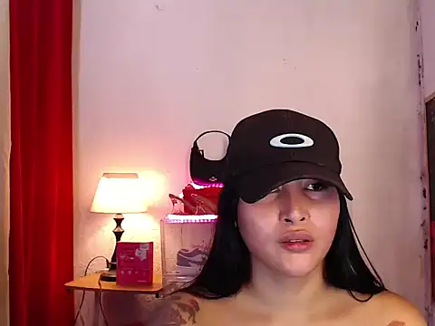 alicemoore69 online show from December 2025 05:17:02 AM