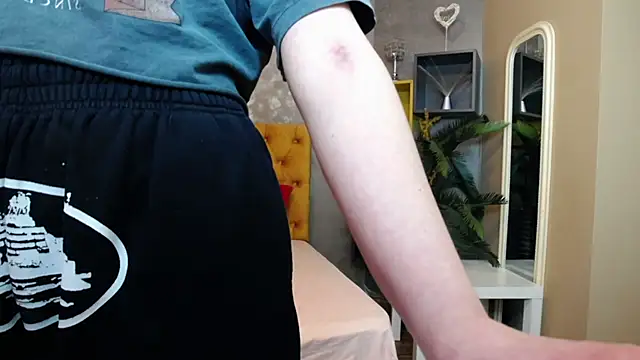 DashaFlame online show from April 2026 12:45:01 PM