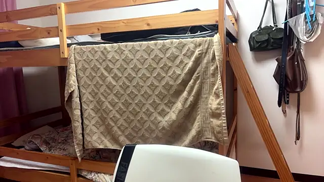 SuzyMiu online show from November 2025 08:29:02 AM