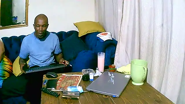 TheeBigPump online show from November 2025 10:43:02 PM