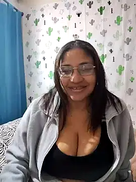 Avannay online show from September 2025 12:32:02 AM