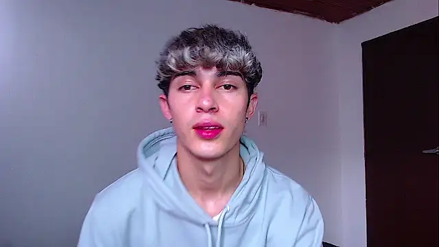 Snapshot of john_vichenso chatting on December 2025 08:19:01 PM john vichenso online show from December 2025 08:19:01 PM