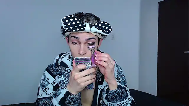 Snapshot of john_vichenso chatting on December 2025 10:00:02 PM john vichenso online show from December 2025 10:00:02 PM