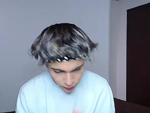 Snapshot of john_vichenso chatting on November 2025 10:13:02 PM john vichenso online show from November 2025 10:13:02 PM