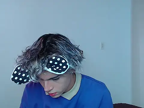 Snapshot of john_vichenso chatting on November 2025 10:10:01 PM john vichenso online show from November 2025 10:10:01 PM