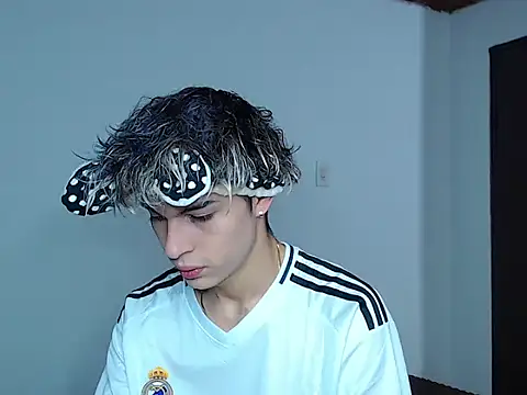 Snapshot of john_vichenso chatting on November 2025 11:16:02 PM john vichenso online show from November 2025 11:16:02 PM