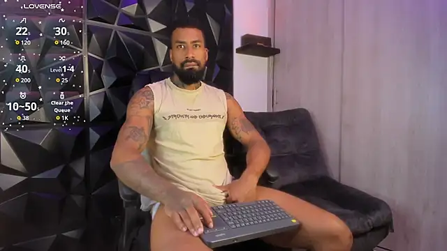 Snapshot of OstinDaniels chatting on September 2025 10:32:01 PM OstinDaniels online show from September 2025 10:32:01 PM