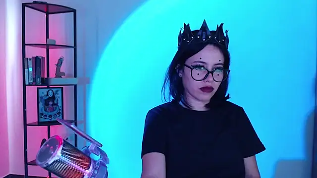 Snapshot of girldom chatting on November 2025 04:51:01 PM girldom online show from November 2025 04:51:01 PM