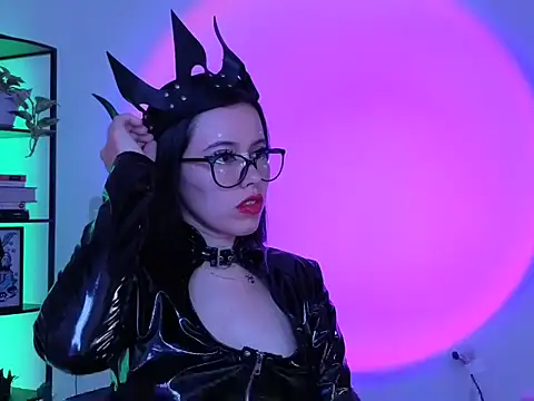 girldom online show from March 2026 04:30:01 PM