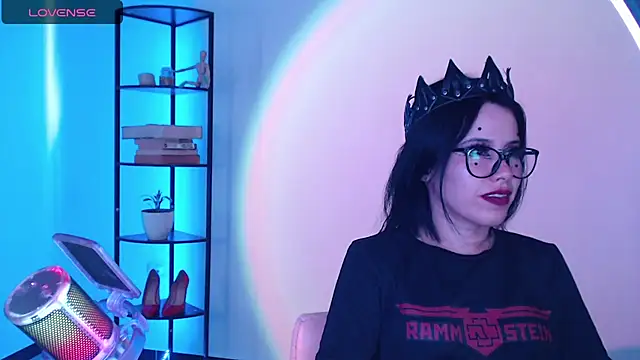 girldom online show from October 2025 05:16:02 PM
