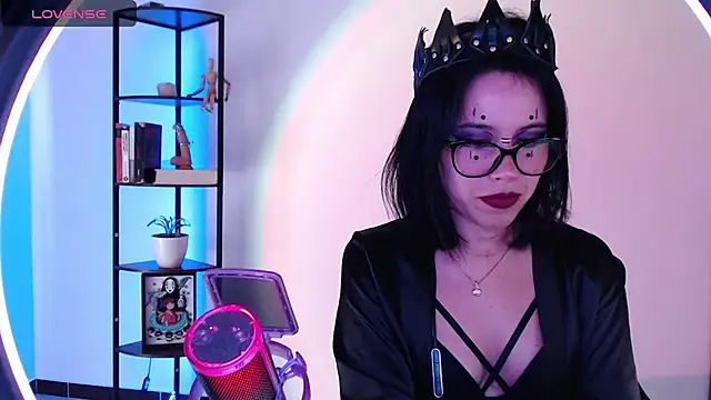 girldom online show from October 2025 04:29:01 PM