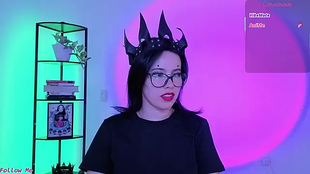 girldom online show from March 2026 04:10:01 PM