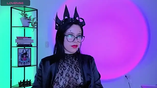 girldom online show from March 2026 04:11:02 PM