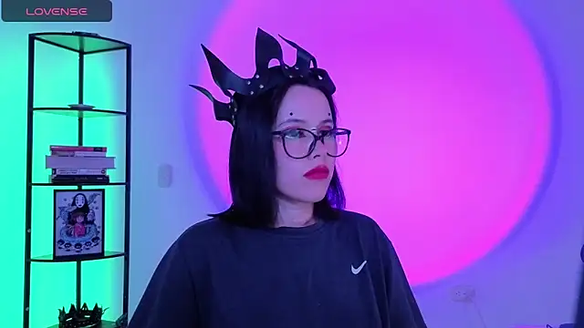 girldom online show from April 2026 03:28:01 PM