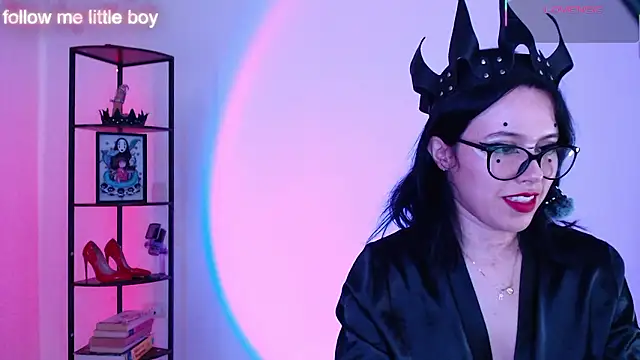 girldom online show from January 2026 09:40:01 PM