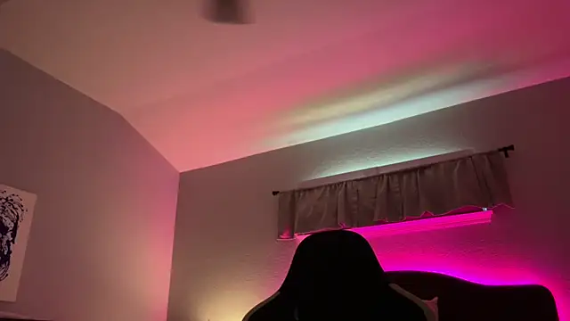 Snapshot of ValentinaPlays chatting on November 2025 06:22:02 PM ValentinaPlays online show from November 2025 06:22:02 PM