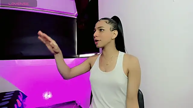 Britany montiel online show from April 2026 07:07:02 PM