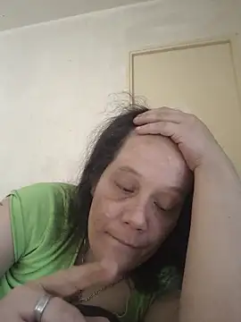 Snapshot of zeousseelphie chatting on June 2026 12:21:01 PM zeousseelphie online show from June 2026 12:21:01 PM