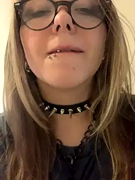 Snapshot of VesnaCrystal chatting on December 2025 05:24:02 AM VesnaCrystal online show from December 2025 05:24:02 AM