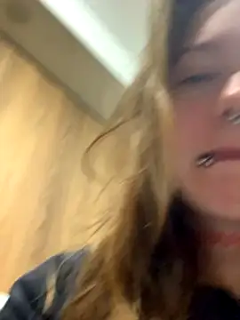 Snapshot of VesnaCrystal chatting on October 2025 09:39:02 AM VesnaCrystal online show from October 2025 09:39:02 AM