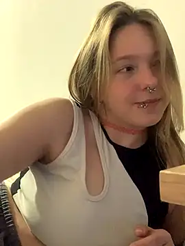 Snapshot of VesnaCrystal chatting on October 2025 08:41:01 AM VesnaCrystal online show from October 2025 08:41:01 AM