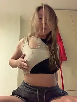 Snapshot of VesnaCrystal chatting on September 2025 08:37:01 PM VesnaCrystal online show from September 2025 08:37:01 PM