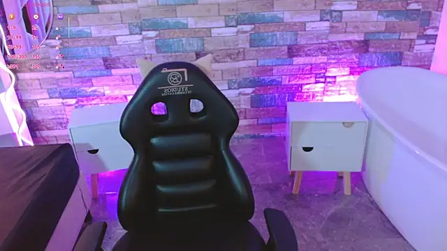 ZURY TAY online show from September 2025 12:04:02 PM