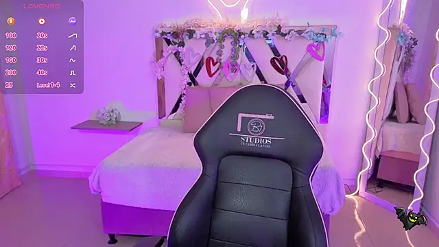 ZURY TAY online show from October 2025 11:42:02 AM