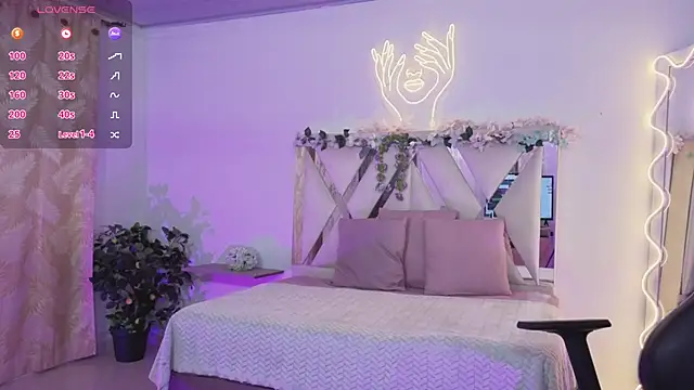 ZURY TAY online show from April 2026 11:36:02 AM