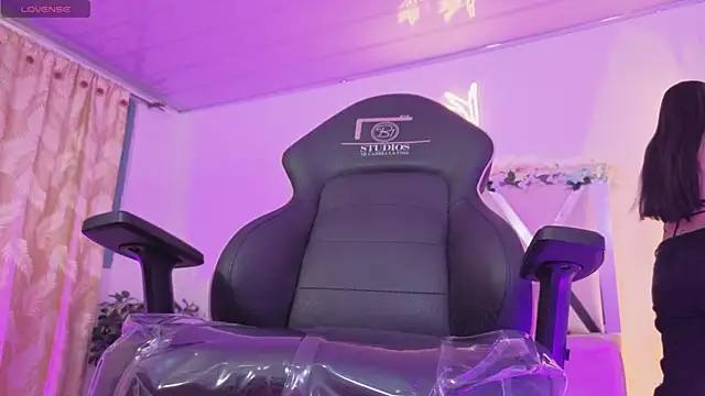 ZURY TAY online show from March 2026 11:44:02 AM