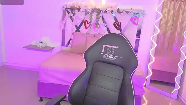 ZURY TAY online show from October 2025 11:56:01 AM