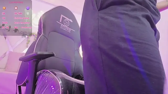 ZURY TAY online show from April 2026 12:01:02 PM