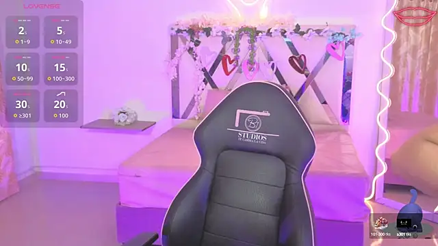 ZURY TAY online show from October 2025 11:44:01 AM