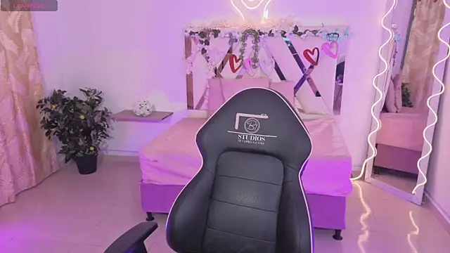 ZURY TAY online show from November 2025 11:58:01 AM