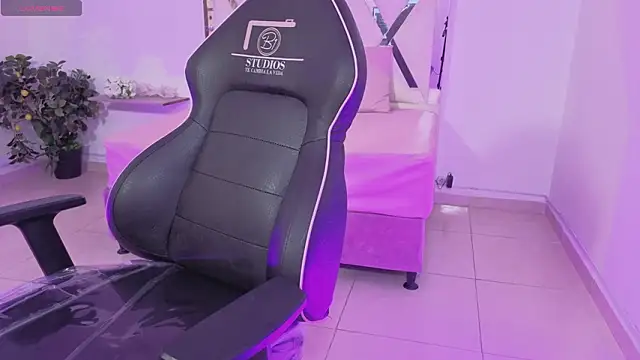 ZURY TAY online show from March 2026 11:47:01 AM