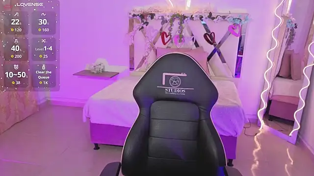 ZURY TAY online show from October 2025 11:42:02 AM