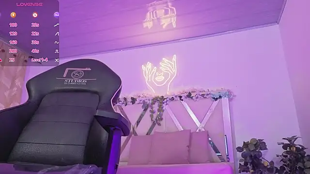 ZURY TAY online show from March 2026 11:42:01 AM