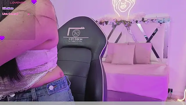 Snapshot of ZURY_TAY chatting on February 2026 11:34:01 AM ZURY TAY online show from February 2026 11:34:01 AM