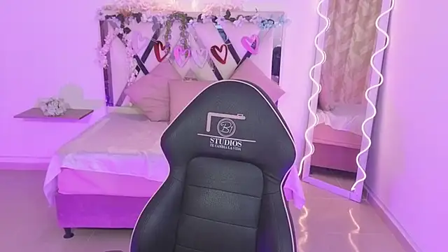 ZURY TAY online show from September 2025 11:50:02 AM