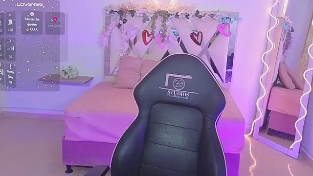 ZURY TAY online show from September 2025 11:38:01 AM