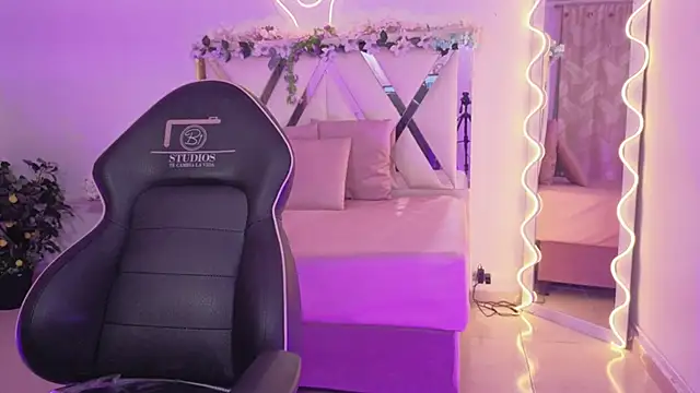 ZURY TAY online show from March 2026 11:55:02 AM