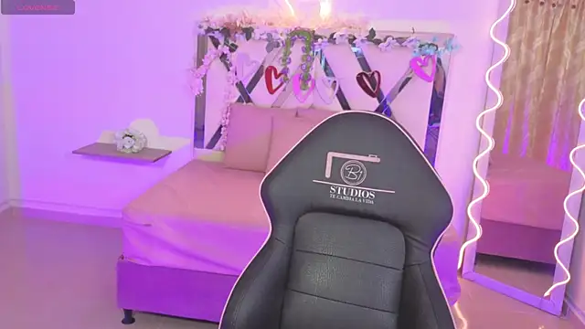 ZURY TAY online show from October 2025 11:35:02 AM