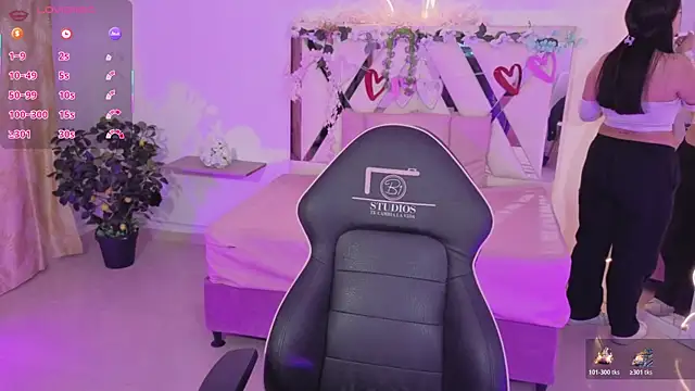 ZURY TAY online show from November 2025 11:47:01 AM